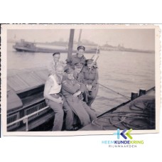 Douane Tolkamer links in hemd ..Korving- Gerrit van der Laag -Rechts Rein de Bruin ( de Snor) Coll. HKR geschonken door H.vd Laag (5)